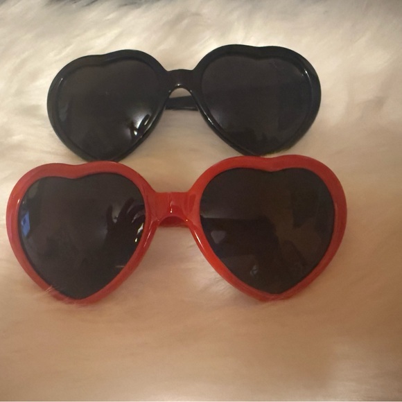 Accessories - Heart-Shaped Sunglasses Pair - Red & Black Frames